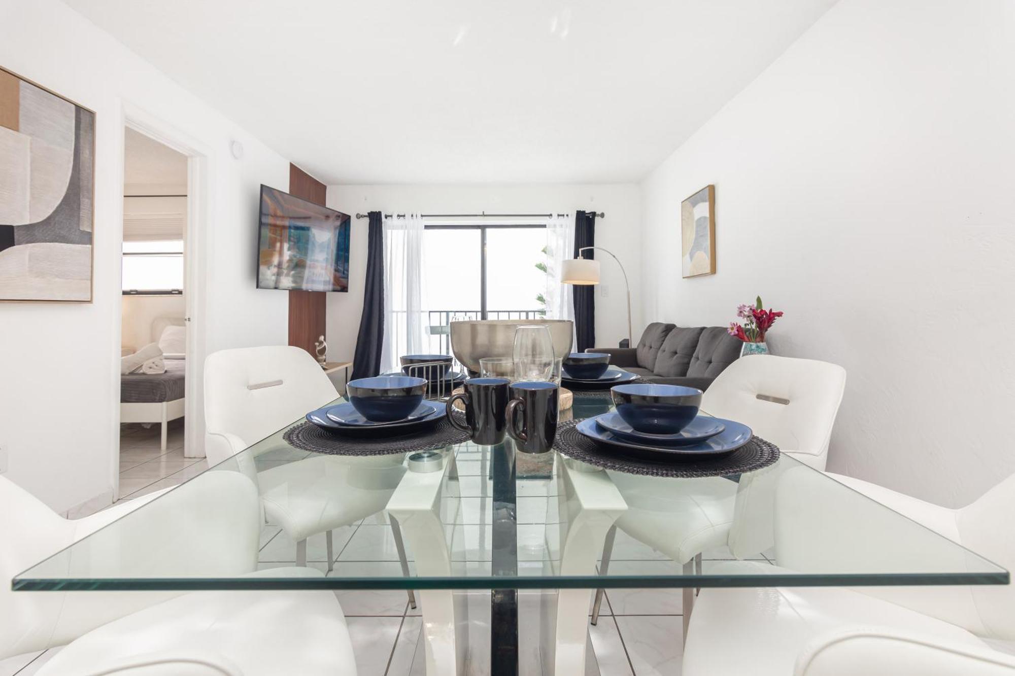One Bedroom Apartment - With Parking & Balcony - Heart Of Wynwood Маями Екстериор снимка