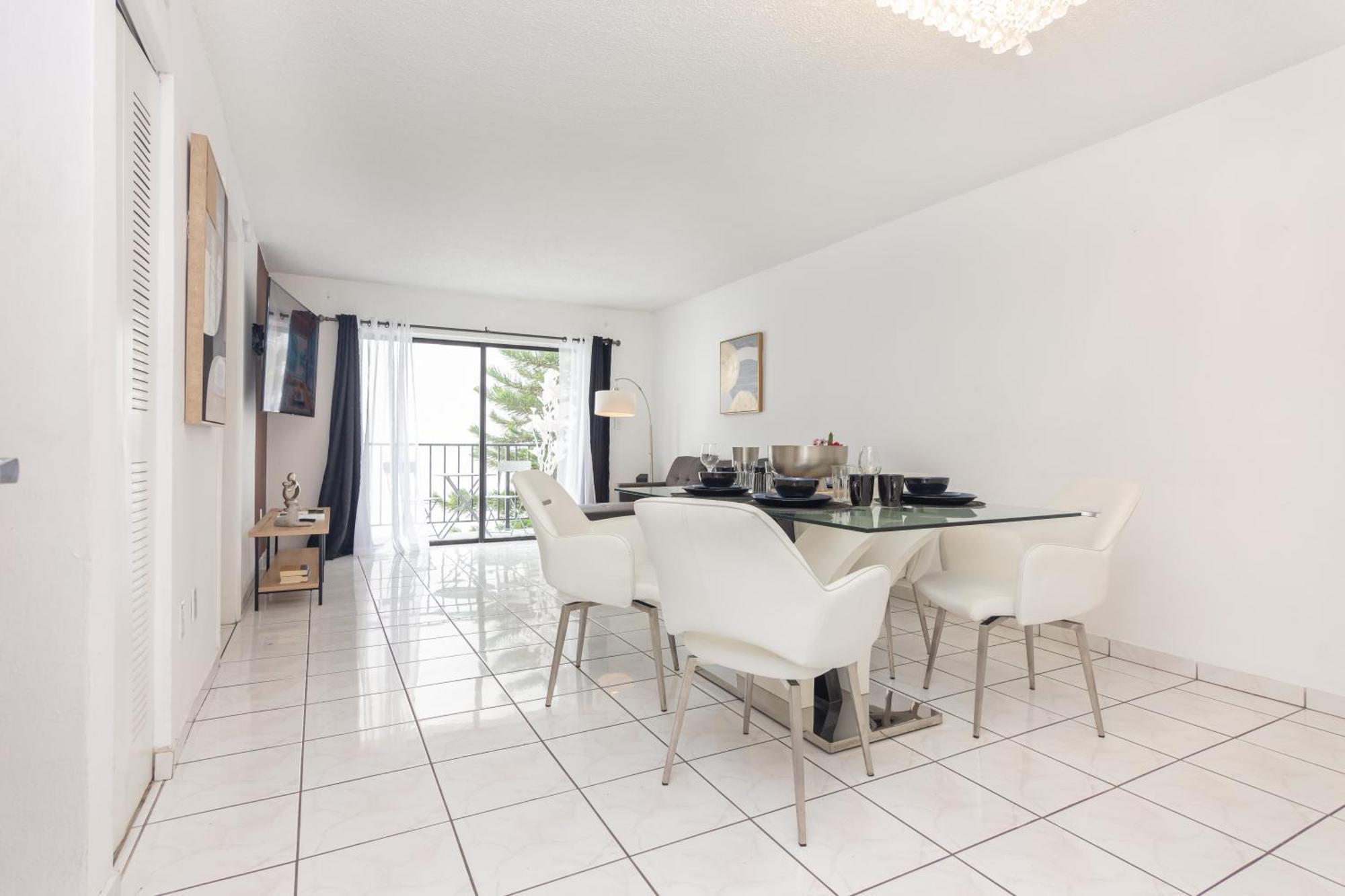 One Bedroom Apartment - With Parking & Balcony - Heart Of Wynwood Маями Екстериор снимка