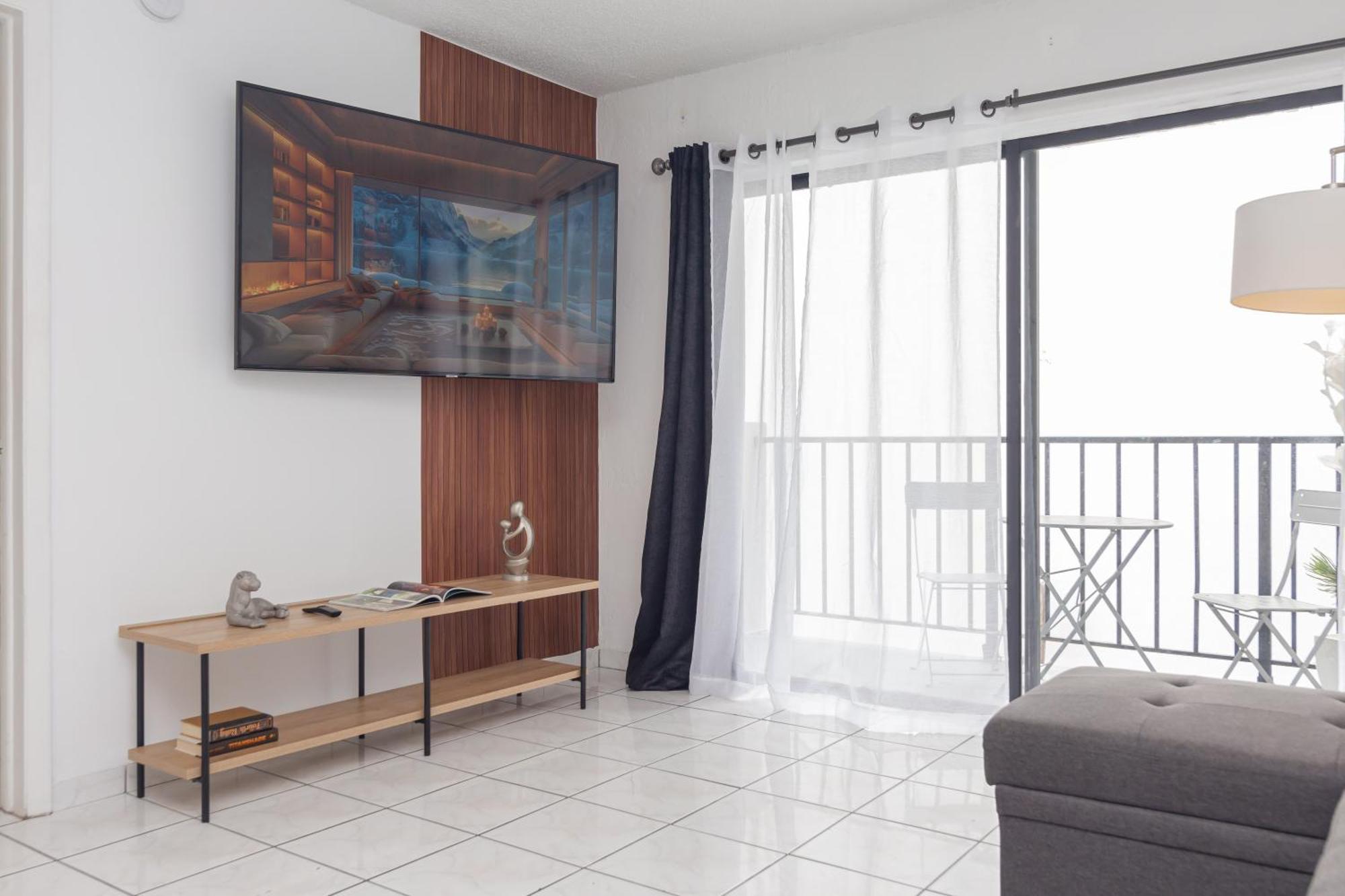 One Bedroom Apartment - With Parking & Balcony - Heart Of Wynwood Маями Екстериор снимка