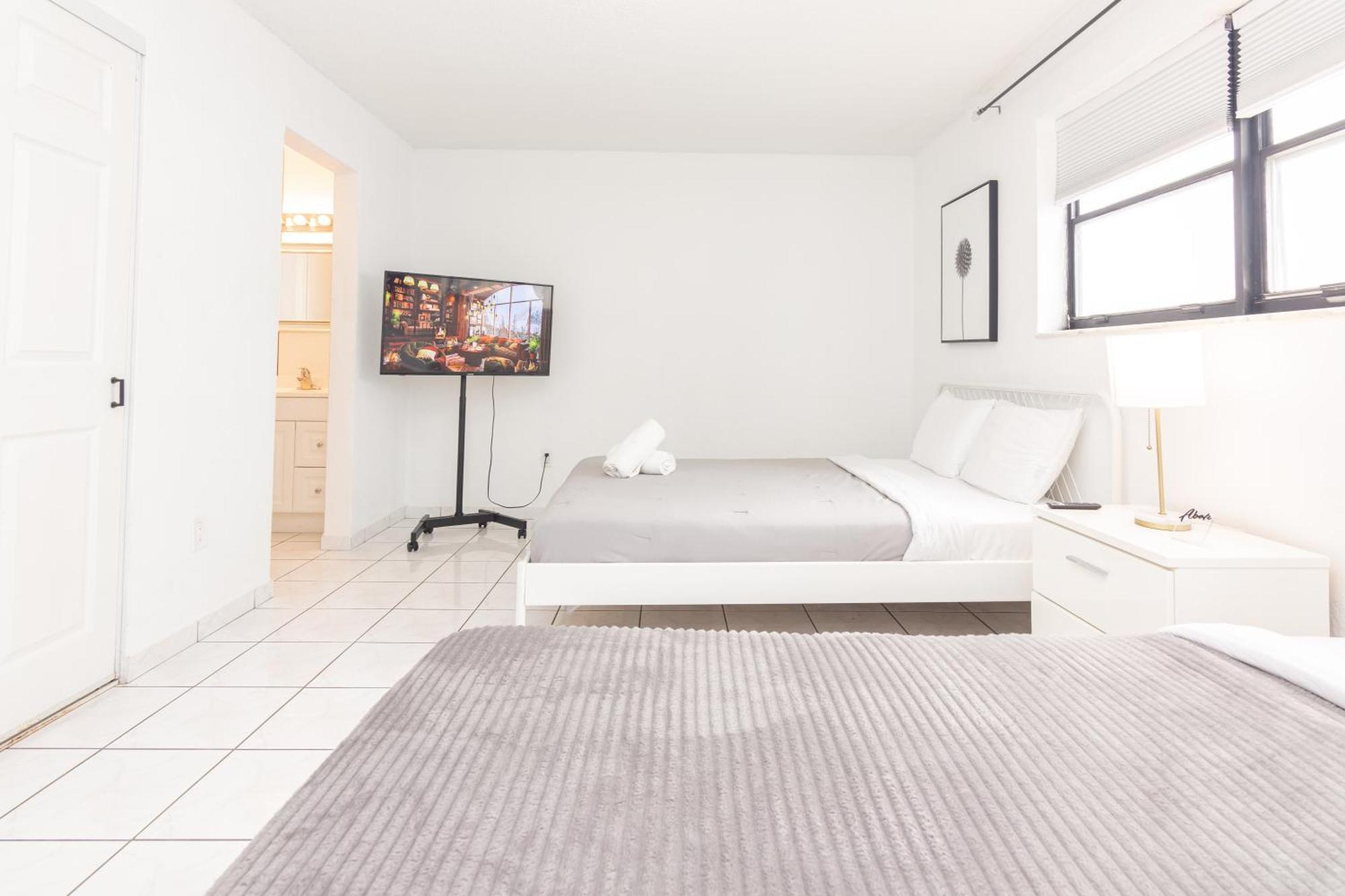 One Bedroom Apartment - With Parking & Balcony - Heart Of Wynwood Маями Екстериор снимка