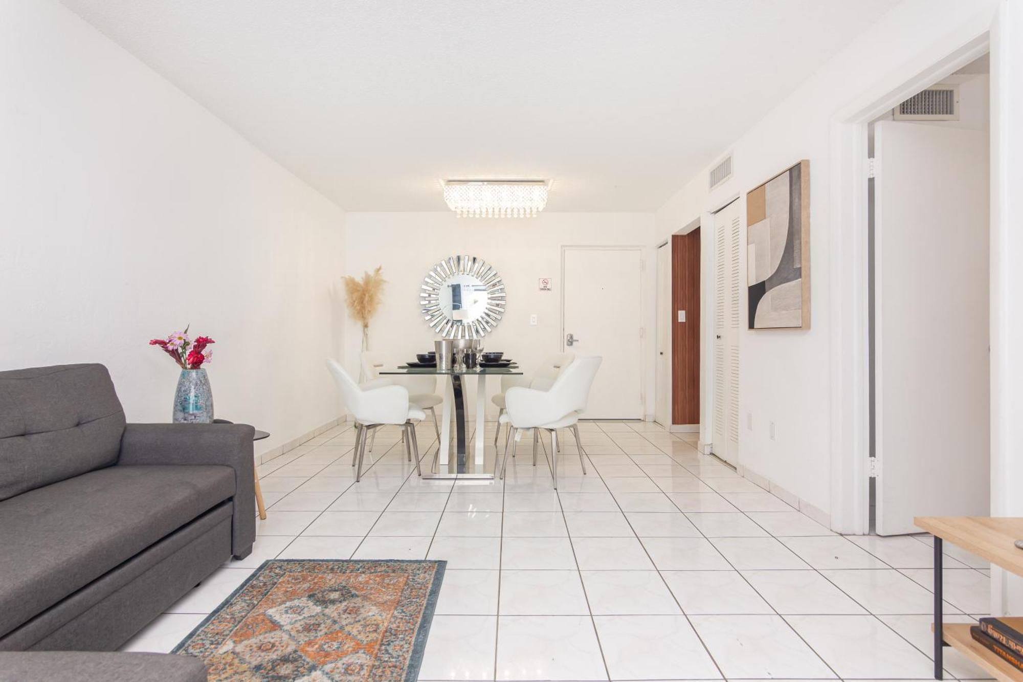 One Bedroom Apartment - With Parking & Balcony - Heart Of Wynwood Маями Екстериор снимка