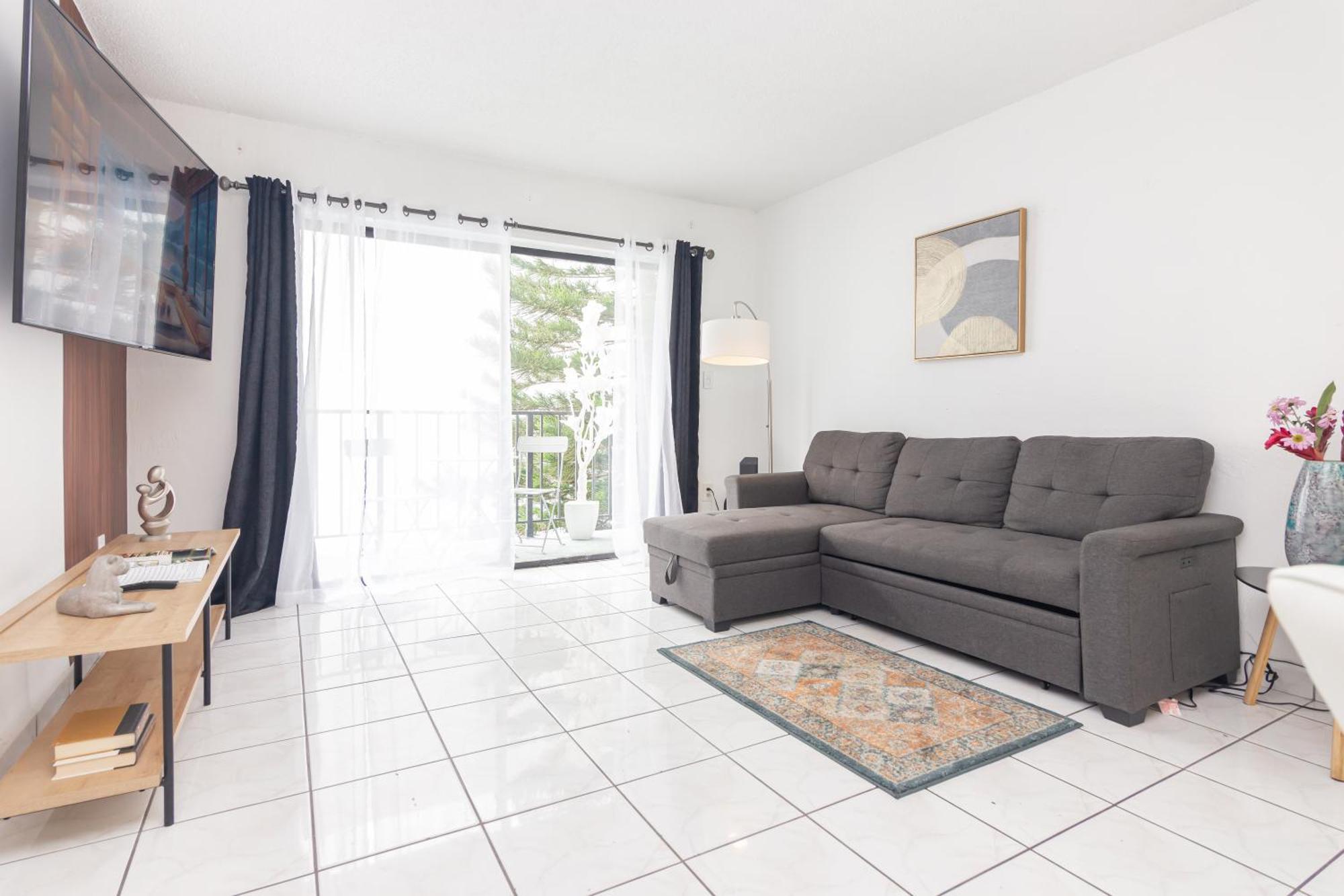 One Bedroom Apartment - With Parking & Balcony - Heart Of Wynwood Маями Екстериор снимка