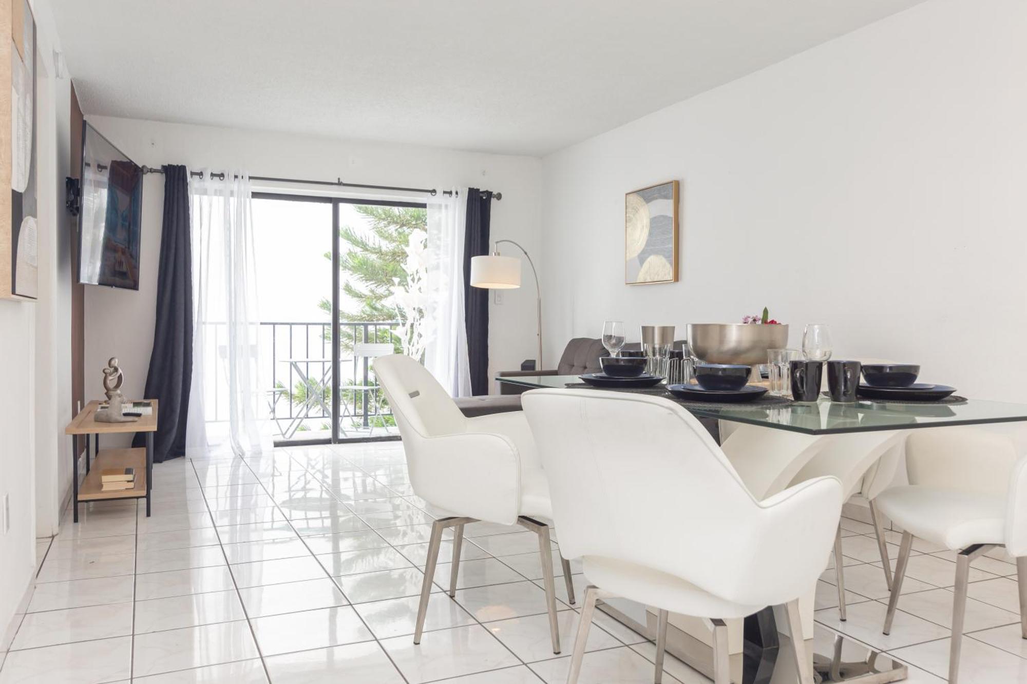 One Bedroom Apartment - With Parking & Balcony - Heart Of Wynwood Маями Екстериор снимка