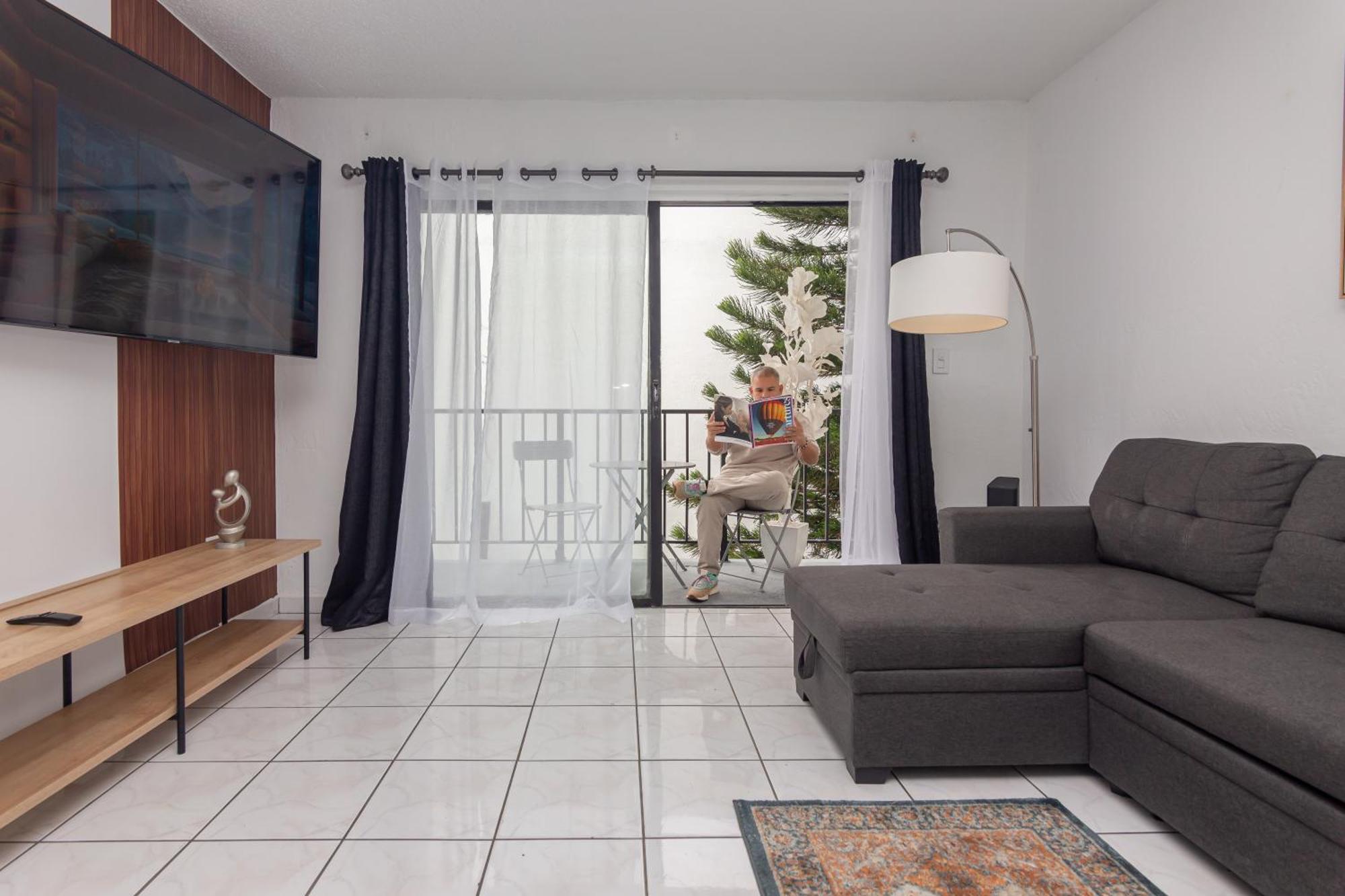 One Bedroom Apartment - With Parking & Balcony - Heart Of Wynwood Маями Екстериор снимка