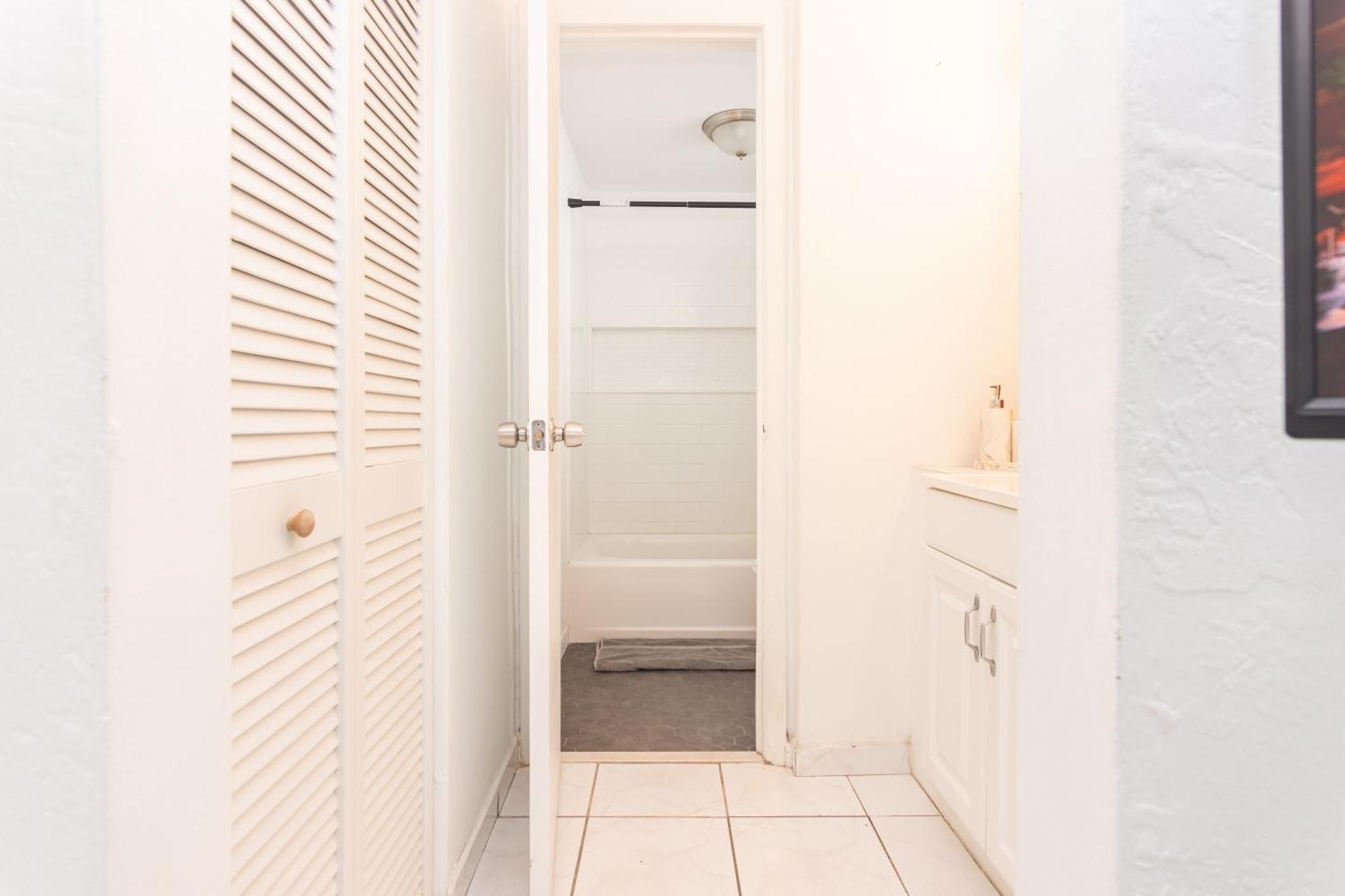 One Bedroom Apartment - With Parking & Balcony - Heart Of Wynwood Маями Екстериор снимка