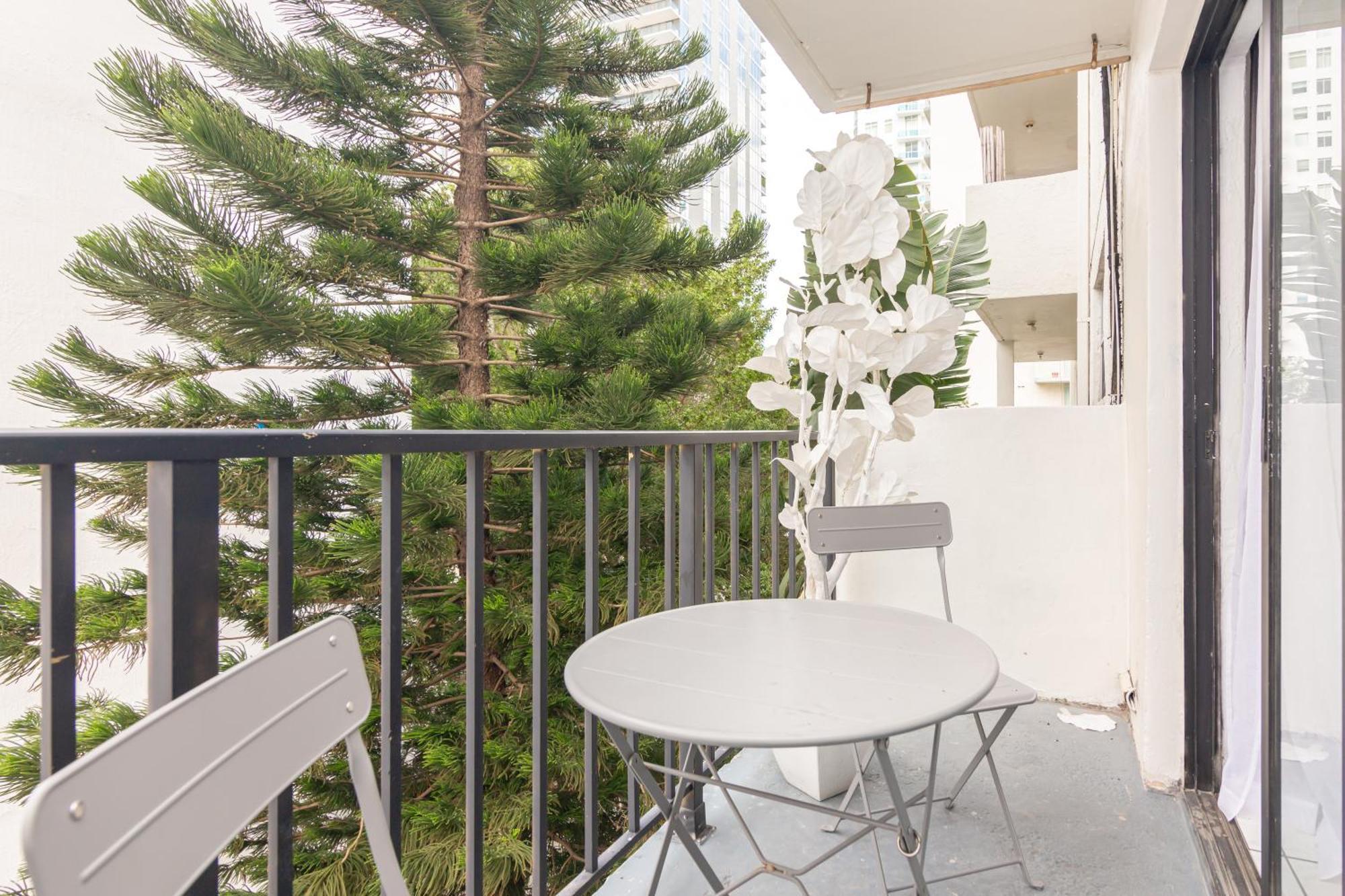 One Bedroom Apartment - With Parking & Balcony - Heart Of Wynwood Маями Екстериор снимка